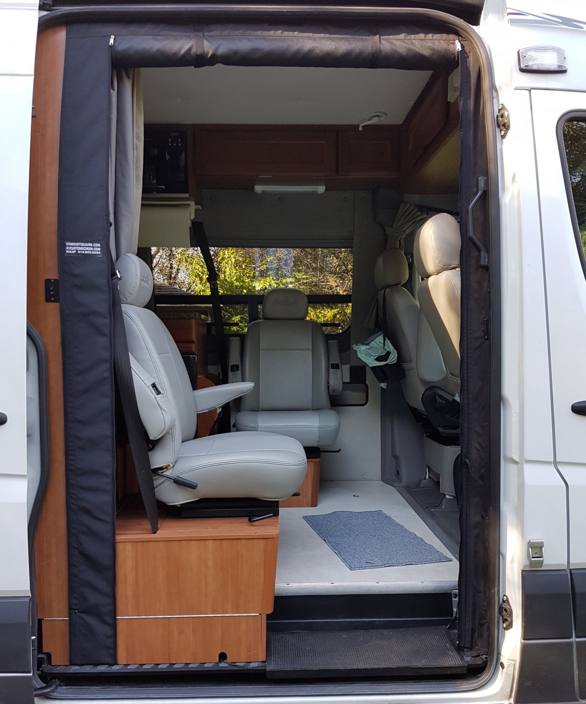 Magnetic side mosquito screen door